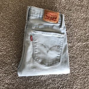 710 Super Skinny Levi Jeans